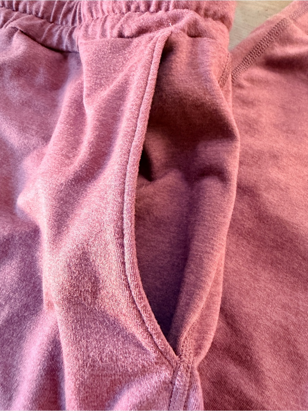 Vuori Women's Small Dusty Rose Pink Performance Joggers DteamKnit Drawstring - Picture 5 of 14